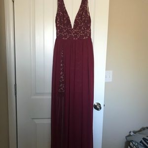 Lulus maroon/burgundy/red lace gown